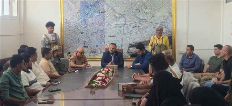 اليزيدي يوجه بتعزيز روح العمل الواحد والانضباط الوظيفي وتحسين الإيرادات