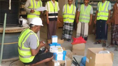 بتمويل البنك الدولي.. المؤسسة المحلية للمياه والصرف الصحي بوادي حضرموت تتسلم آلية "لودر كرين" لتعزيز أعمال الصيانة