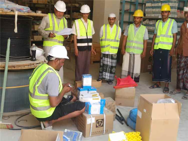 بتمويل البنك الدولي.. المؤسسة المحلية للمياه والصرف الصحي بوادي حضرموت تتسلم آلية "لودر كرين" لتعزيز أعمال الصيانة