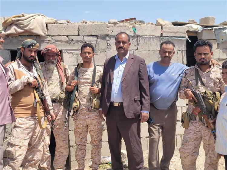 بتوجيهات اللواء القبة.. الشاعري يتفقد جبهات القتال في الفاخر وتباب عثمان ويشيد بصمود المقاتلين