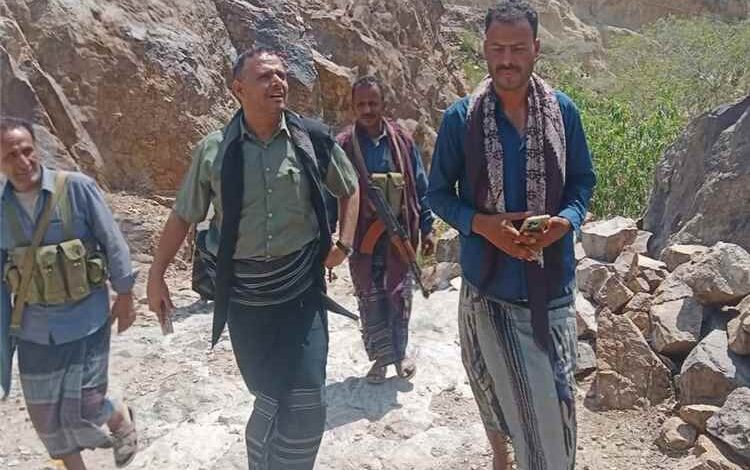 بتوجيهات المحافظ القبّة.. الوكيل الحسني يتفقد جبهة الأزارق غرب الضالع ويشيد بمقاتليها