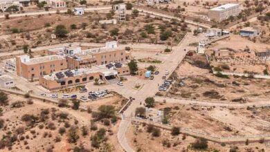 بتوجيهات المحافظ القبّة.. ربط وتشغيل هيئة مستشفى الضالع عبر خط الكهرباء الساخن