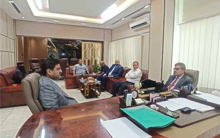 بحث تعزيز التعاون الفني والرقابي بين هيئة المواصفات وشركة النفط اليمنية في عدن
