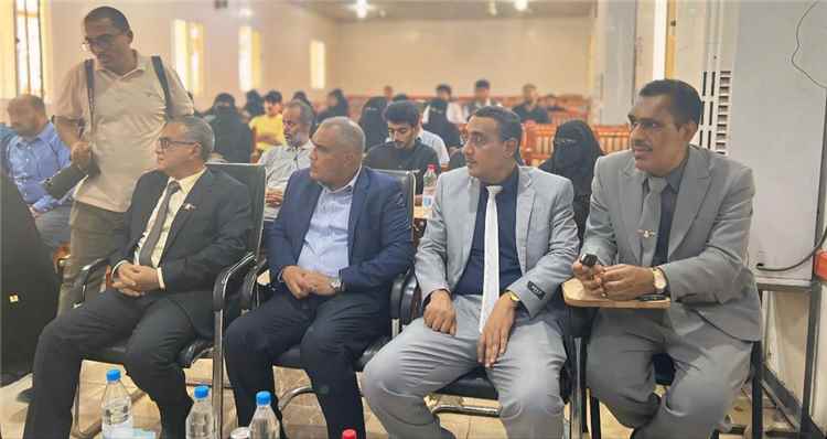 بحضور وزير التربية والتعليم.. كلية اللغات بجامعة عدن تدشن مناقشة (53) مشروعًا علميًا