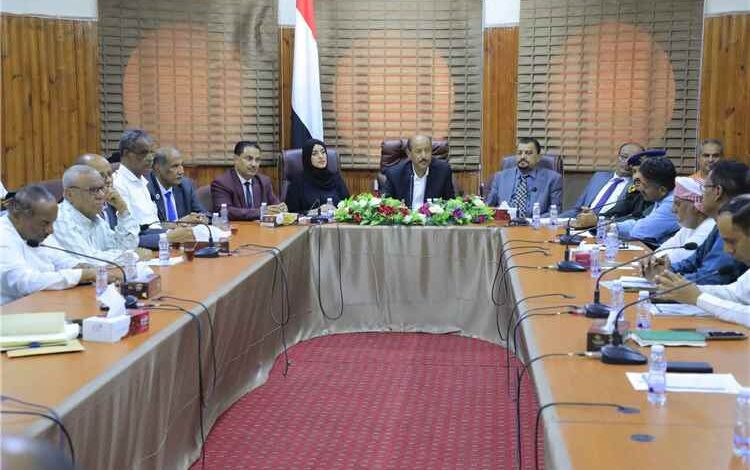 برئاسة الوكيل بارباع تنفيذي وادي وصحراء حضرموت يناقش الحساب الختامي لعام 2025 ويستعرض أداء المكاتب التنفيذية والخدمية