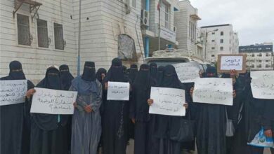 بعد انتظار دام قرابة عقدين.. وقفة احتجاجية للمقبولين في وظائف 2025 للمطالبة باستكمال إجراءات التعيين بعدن