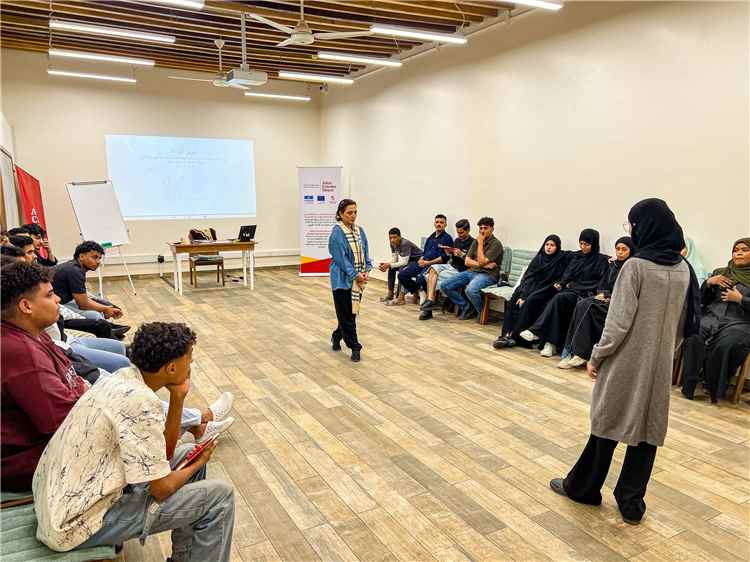 بن جرادي يطّلع على سير برامج التدريب الفني للمسرح في سينما برافين (أروى)