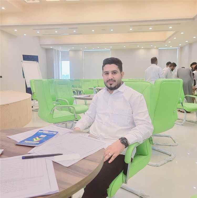 بنك القطيبي بردفان يوضح أسباب الازدحام ويدعو المواطنين إلى التعاون لتنظيم عملية الصرف
