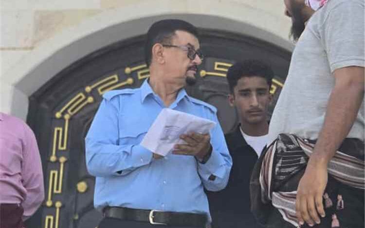 بين الممرات لا خلف المكتب العميد صالح عاطف يجسد نموذج المسؤول القريب من المواطن