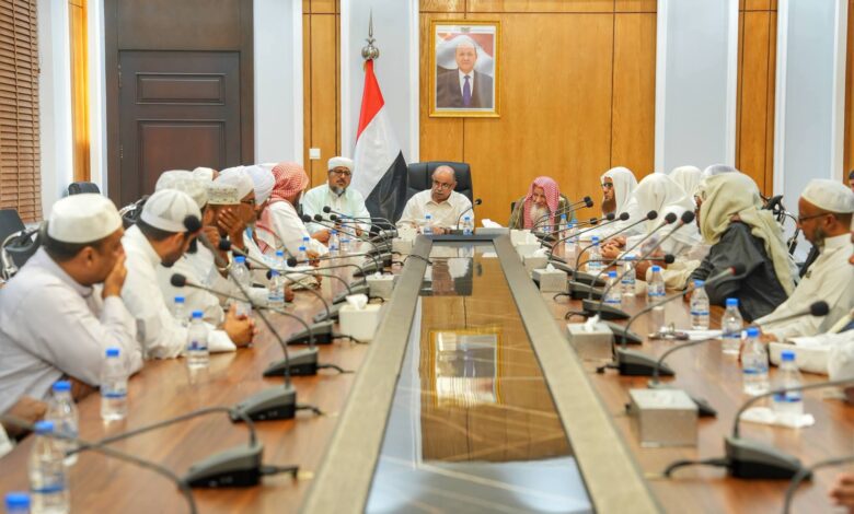 تحصين الفكر وجاهزية الردع.. الخنبشي يحشد علماء حضرموت لمواجهة الإرهاب الحو.. وينفي مزاعم تقاسم النفط..