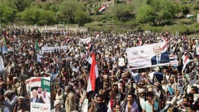 المشهد اليمني - تعز تشتعل.. قبائل الحجرية تُعلن تأييدها للعليمي وتتوعد الحوثيين