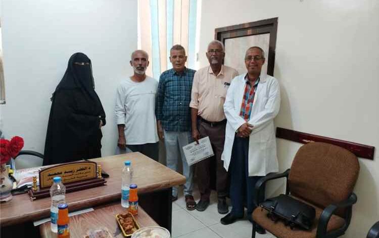 تكريم فريق مشروع ربط المركز الصحي بالممدارة بشبكة المياه العذبة