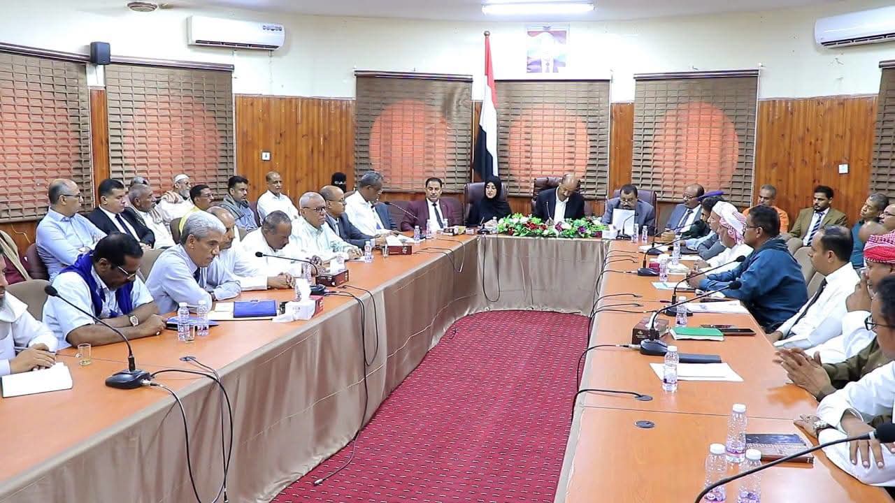 تنفيذي وادي حضرموت يناقش الحساب الختامي ويقر إجراءات لتعزيز الأداء الإداري والخدمي