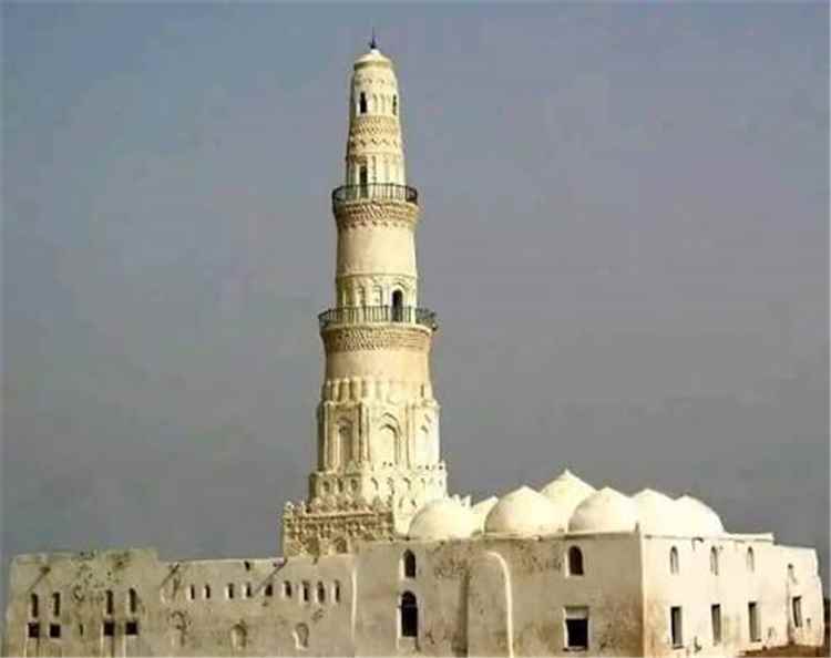 جامع الشاذلي في المخا.. حيث يمتزج التصوف بمزاج القهوة العالمي