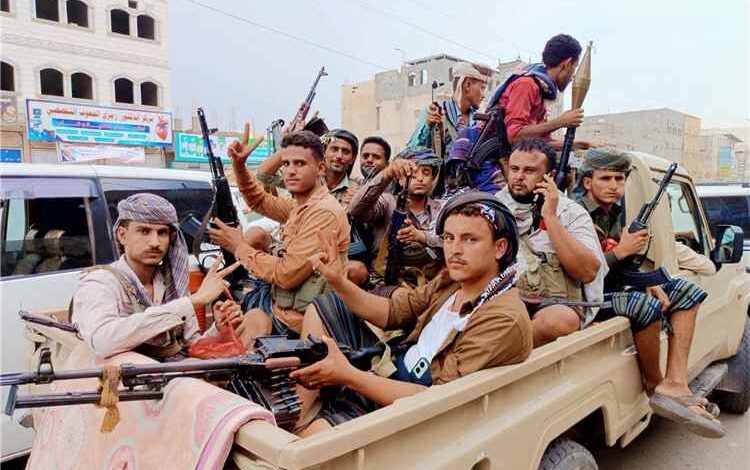 جموع قبلية من ردفان تصل عدن رفضًا لأي توجه لإطلاق سراح متهمين باغتيال الشهيد ثابت جواس