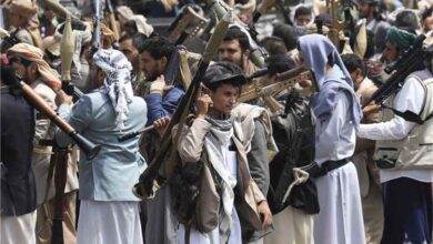 حشود عسكرية حوثية تسبق تنفيذ صفقة الأسرى