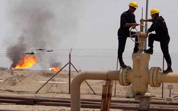 خبير اقتصادي يطرح 3 سيناريوهات لاستئناف إنتاج النفط في اليمن