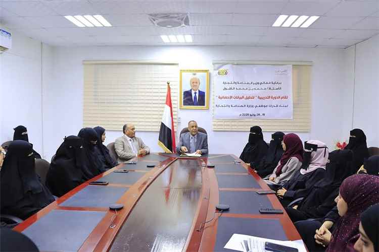 خلال اختتام الدورة تحليل البيانات الإحصائية
وزير الصناعة والتجارة يؤكد أن بناء القدرات وتحليل البيانات ركيزتان لتطوير الأداء المؤسسي
