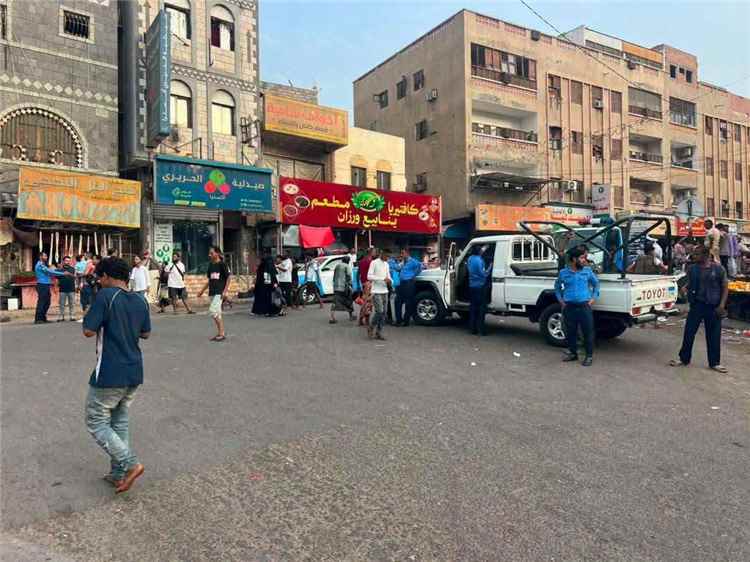 دعوات لتطبيق حملة إزالة العشوائيات في كريتر على الجميع دون استثناء