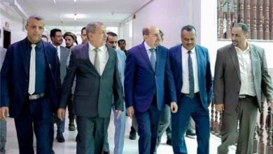 رئيس الوزراء وزير الخارجية يزور المجمع القضائي في عدن
