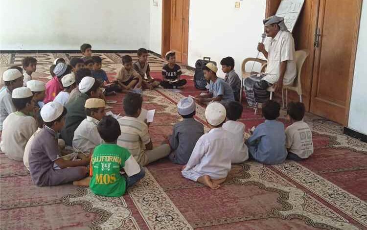 رئيس مجلس الخدمات بالمجلس المحلي أحور يتفقد سير الدورة الصيفية التعليمية في مسجد المشهور بقرية أمبسطي