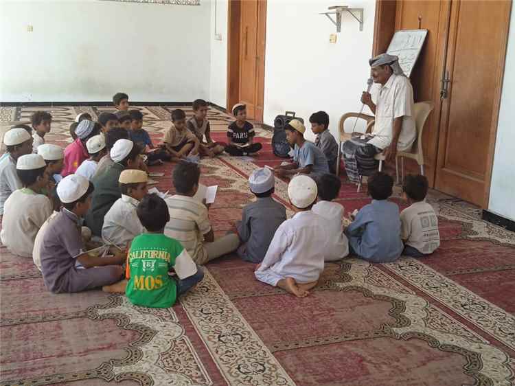 رئيس مجلس الخدمات بالمجلس المحلي أحور يتفقد سير الدورة الصيفية التعليمية في مسجد المشهور بقرية أمبسطي