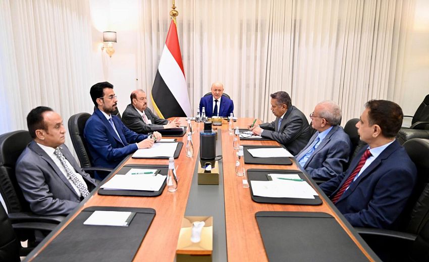 رئيس مجلس القيادة: طائرة إيرانية نقلت خبراء وتقنيات عسكرية إلى الحوثيين، وأجرينا اتصالات إقليمية ودولية للدفاع عن المركز القانوني للحكومة