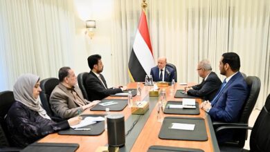رئيس مجلس القيادة: لن نسمح بجرّ البلاد إلى معارك عبثية تضر بمصالح شعوب المنطقة.. واستقرار اليمن يبدأ باستعادة مؤسسات الدولة