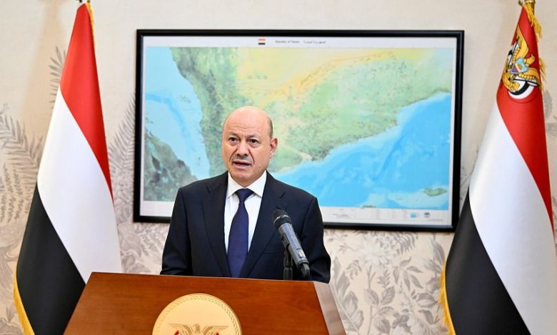 رئيس مجلس القيادة يدعو إلى التحام وطني شامل لاستعادة مؤسسات الدولة واستئناف تصدير النفط