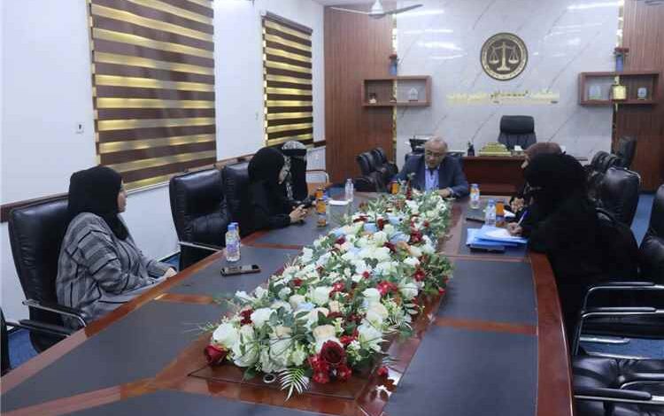 رئيس محكمة استئناف حضرموت يؤكد دعم السلطة القضائية للطاقات الشبابية