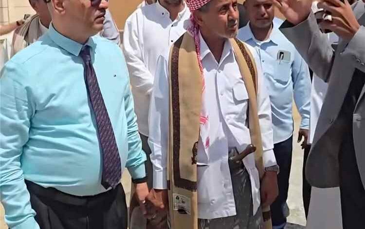 رئيس محكمة استئناف حضرموت يتفقد محكمة صيف ويؤكد دعمها ويكرم كوادرها