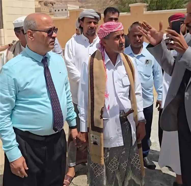 رئيس محكمة استئناف حضرموت يتفقد محكمة صيف ويؤكد دعمها ويكرم كوادرها