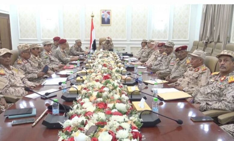 رفع الجاهزية العسكرية في صدارة اجتماع عسكري رفيع لقيادات وزارة الدفاع