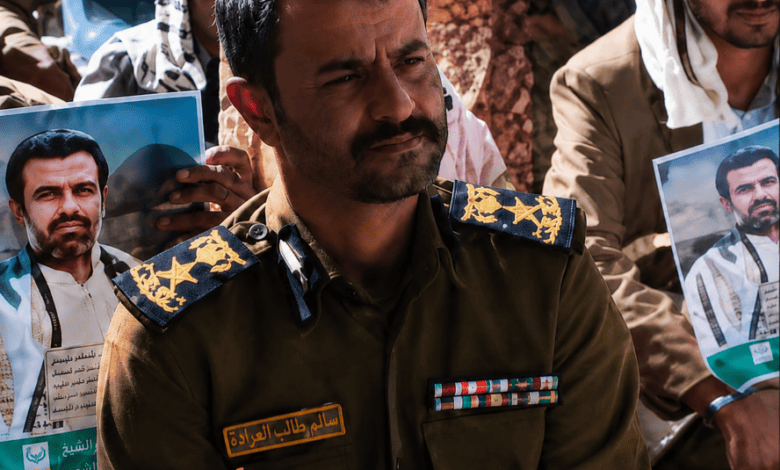 زوجة مختطف تُردي قيادياً حوثياً قتيلاً أثناء تصديها لمحاولة اقتحام منزلها في عمران