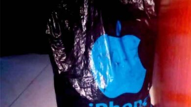 سائق باص في عدن يبحث عن راكبتين نسيتا مفقودات بسيارته