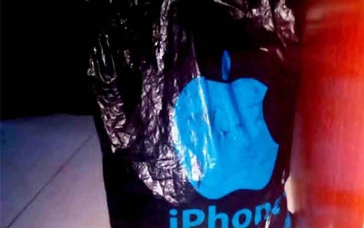 سائق باص في عدن يبحث عن راكبتين نسيتا مفقودات بسيارته