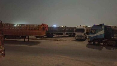سائقو النقل "الفلة السفري" في ميناء المكلا يوجهون شكوى عاجلة لمحافظ حضرموت ويطالبون بوقف ما وصفوه بـ"التعسفات"