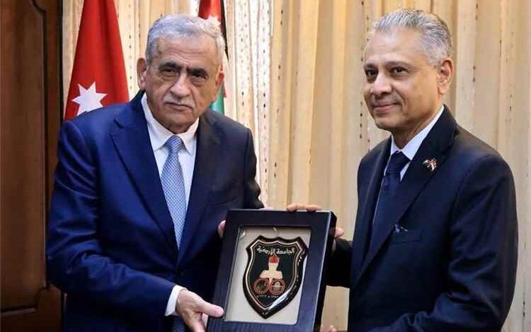 سفير بلادنا يبحث مع رئيس الجامعة الاردنية تعزيز التعاون الأكاديمي