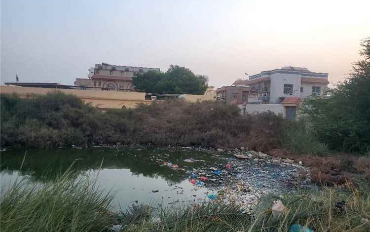 سكان أحد أحياء التقنية بالمنصورة يطالبون السلطات معالجة مشكلة طفح مياه الصرف الصحي