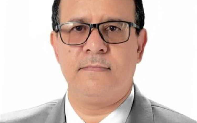 سيف الحاضري يطالب بوقف الحوار وإغلاق مطار صنعاء أمام الرحلات الأممية