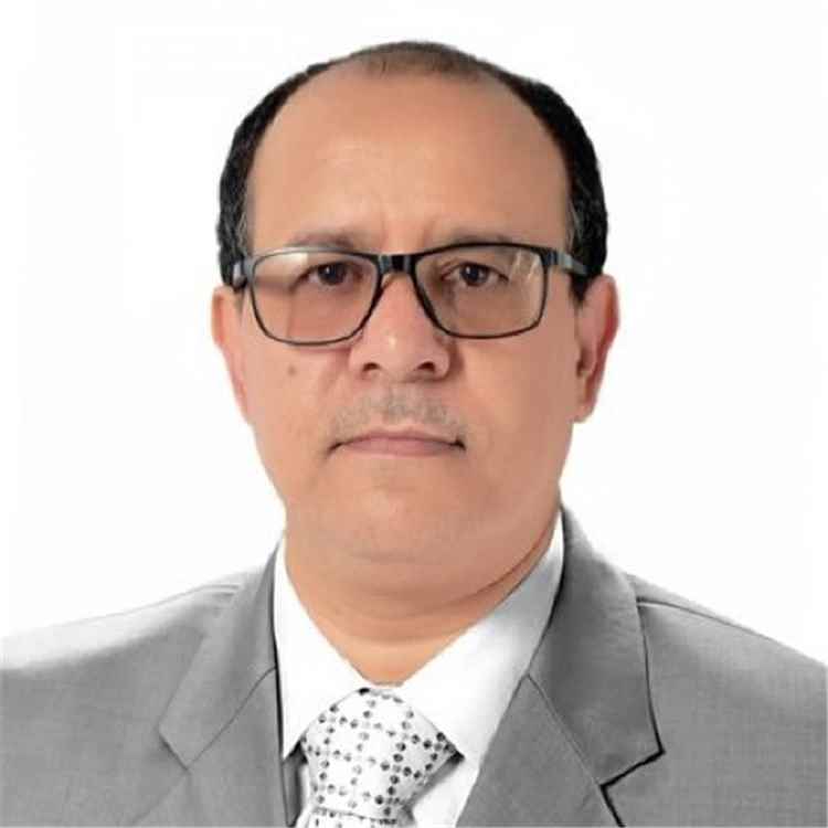سيف الحاضري يطالب بوقف الحوار وإغلاق مطار صنعاء أمام الرحلات الأممية