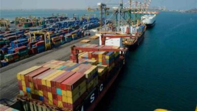 شبكة دولية: اضطرابات الشحن الناجمة عن الصراع الإقليمي تسببت بتراجع الواردات إلى اليمن