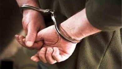 شرطة صيرة تضبط 3 أشخاص بحوزتهم 975 جرامًا من مادة مخدرة