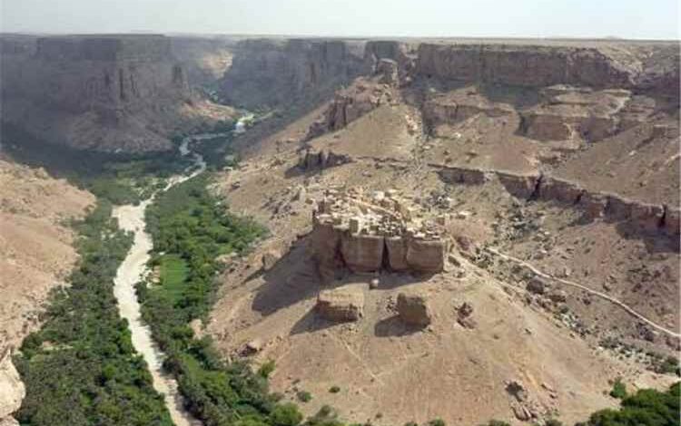 شكوى من ملاك محطات وقود بدوعن بشأن آلية توزيع المشتقات النفطية