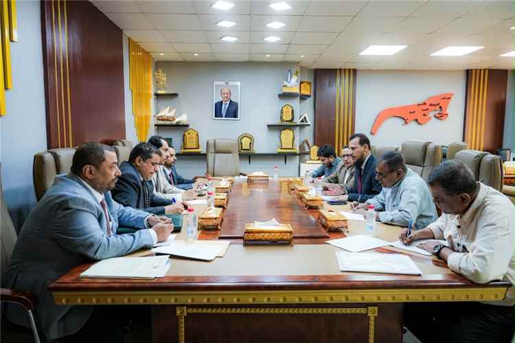 شيخ والبكري يناقشان سُبل تعزيز القطاع الرياضي والشبابي في العاصمة عدن
