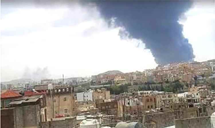 المشهد اليمني - صاروخ إيراني يتسبب بمجزرة مروعة في صفوف الحوثيين في صنعاء