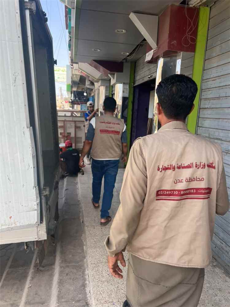 ضبط 3 مخالفات تجارية في النزول اليومي بأسواق المنصورة