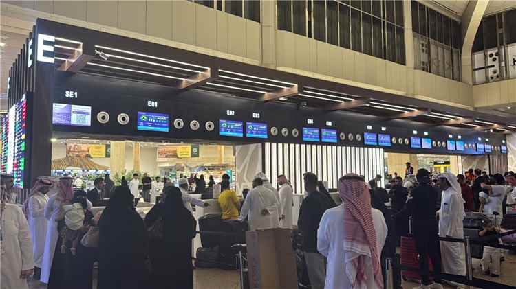 طيران عدن تدشن أولى رحلاتها إلى الدمام وتواصل توسيع شبكة وجهاتها الإقليمية