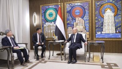 عاجل: العليمي يلتقي برئاسة لجنة العقوبات الأممية في مجلس الأمن ويطالب بتجفيف مصادر تسليح الحوثي وبتشديد الرقابة على خروقات إيران