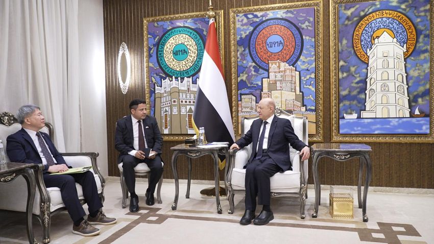 عاجل: العليمي يلتقي برئاسة لجنة العقوبات الأممية في مجلس الأمن ويطالب بتجفيف مصادر تسليح الحوثي وبتشديد الرقابة على خروقات إيران